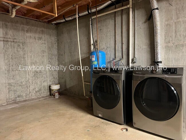 Building Photo - Nature Lover's Paradise-Easy Access to Vin...