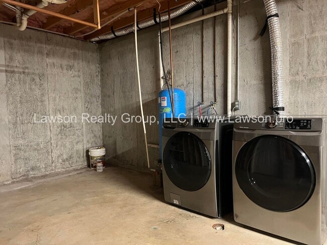 Building Photo - Nature Lover's Paradise in Serene Setting