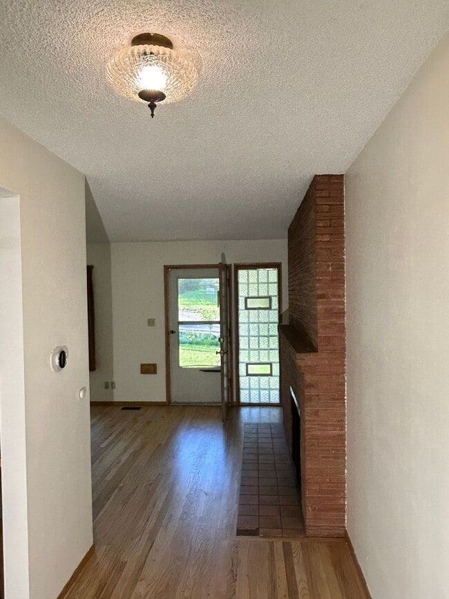 Building Photo - dege01