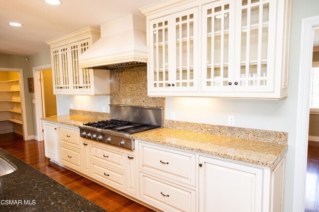 Building Photo - 385 Somerset Cir