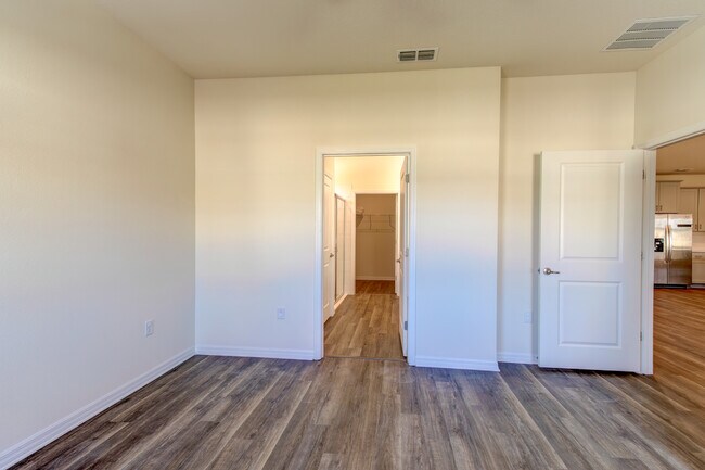 Building Photo - 339 Barebow Ln