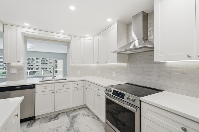 Building Photo - 3550 Galt Ocean Dr