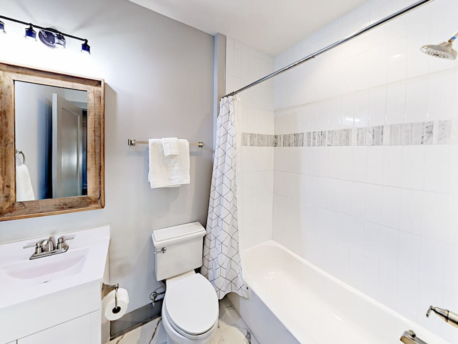 Building Photo - 2125 8th Ave S