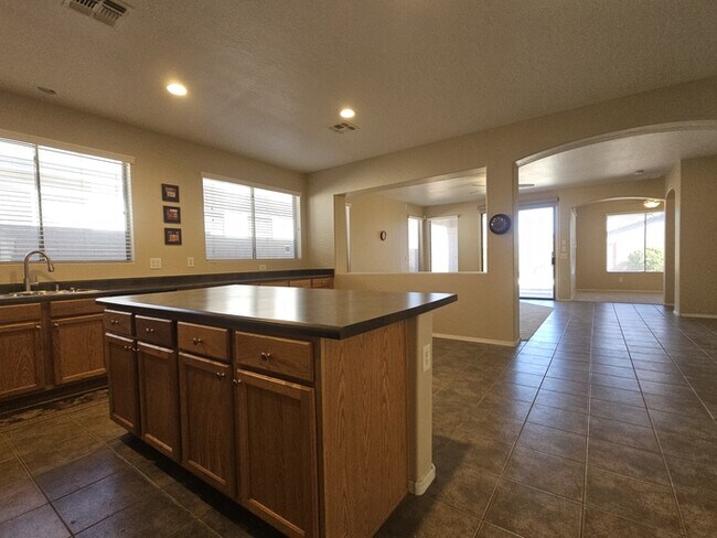 Building Photo - San Tan Valley Home in the Popular Johnson...