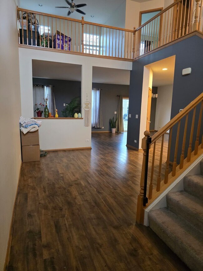 Building Photo - 549 S Jade Ln