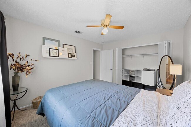 Building Photo - 1111 Fairlawn Cove