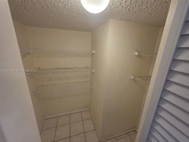 Building Photo - 5560 W 21st Ct