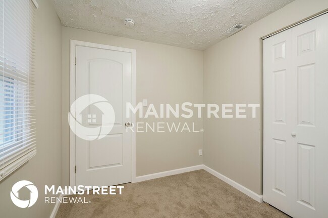 Building Photo - 1141 N Rochester Ave