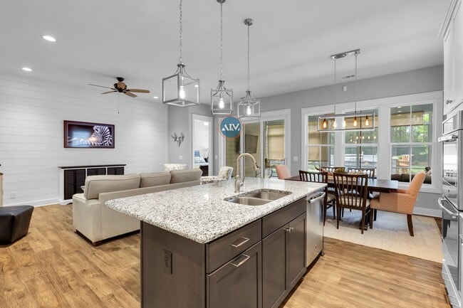 Building Photo - Beautiful custom home in Hampton Lake!