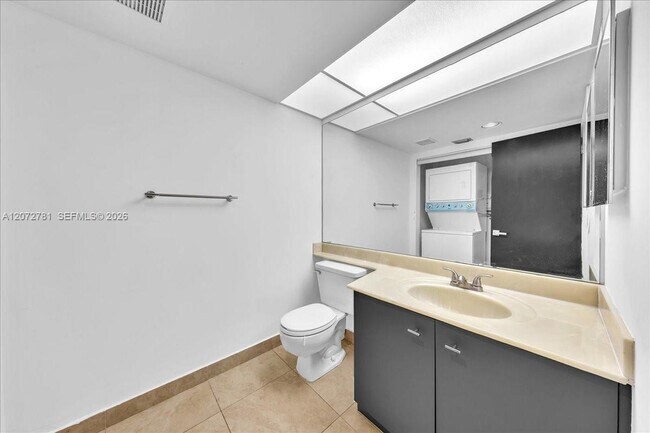 Building Photo - 1300 SW 125th Ave