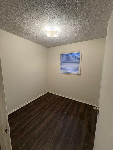 Building Photo - 122 Carriage Pl