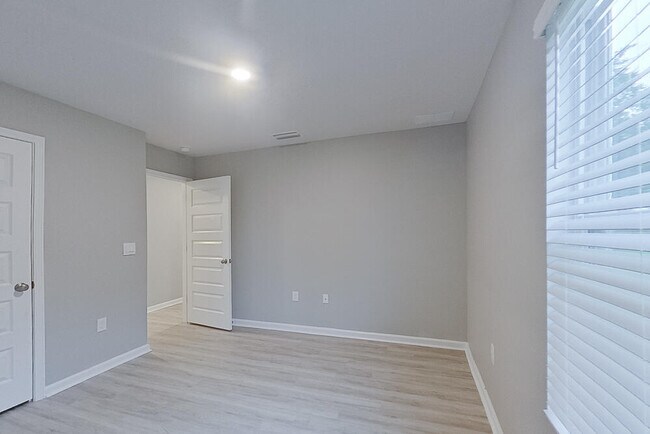 Building Photo - 4694 Malay Cir