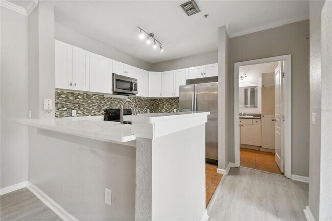 Building Photo - 9405 Crescent Loop Cir