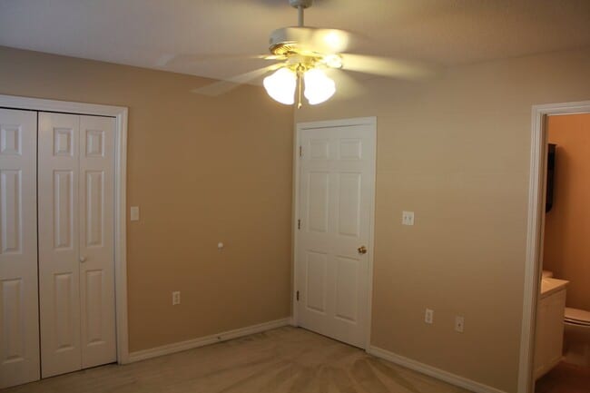 Building Photo - 976 Scenic Oak Ln