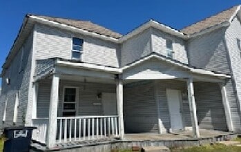 Building Photo - 335 1/2 Washington Ave