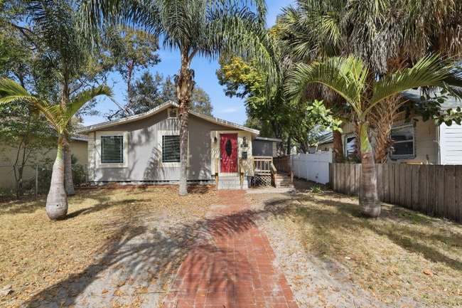 Building Photo - 1031 James Ave S