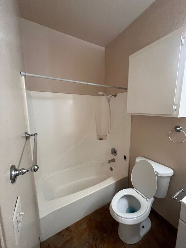 Building Photo - Charming 3 bedroom 2 bath for Rent!
