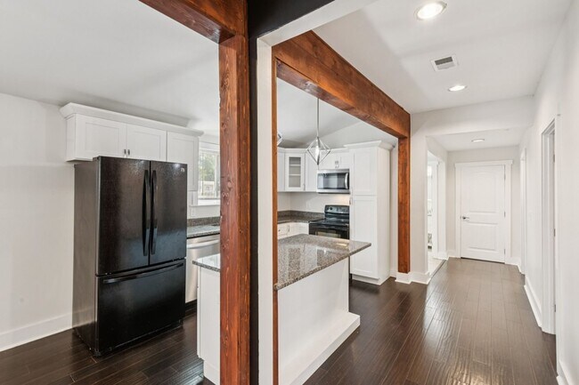 Building Photo - North Nashville Bungalow