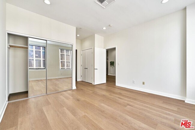 Building Photo - 3810 Wilshire Blvd