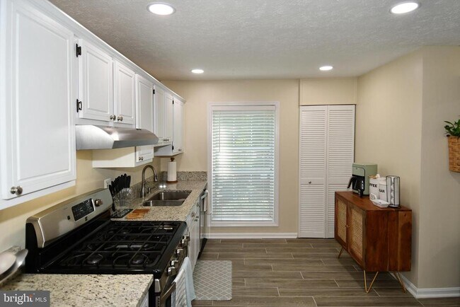 Building Photo - 11944 Cardamom Dr