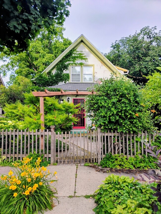 Primary Photo - 4311 Garfield Ave