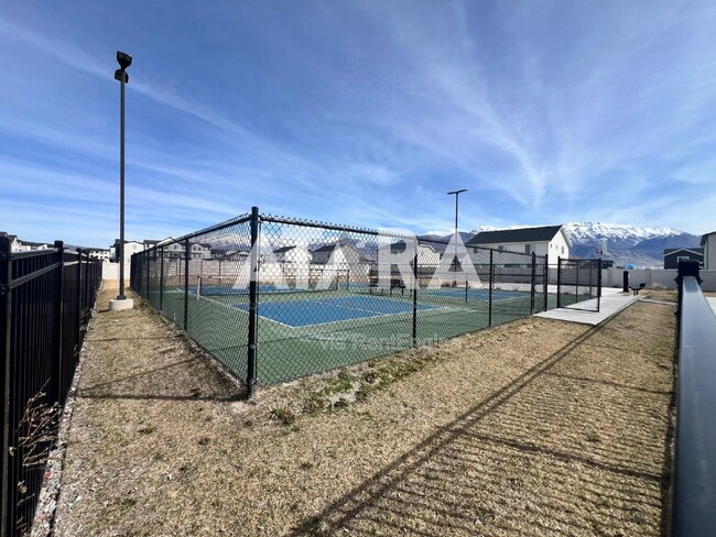 Building Photo - 955 S 850 W