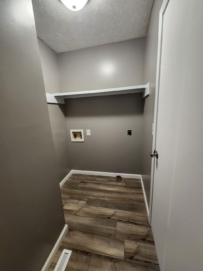 Building Photo - 717/719 McLean Court