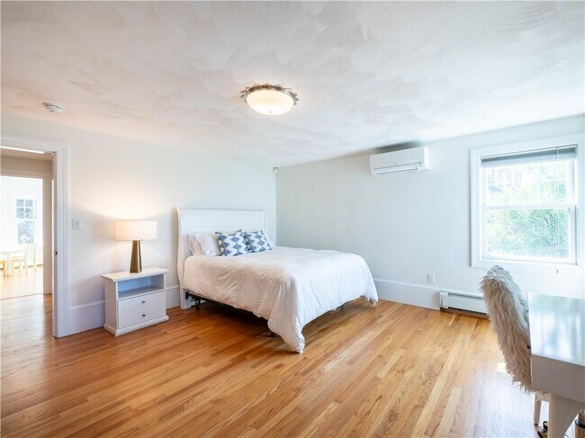 Building Photo - 573 Wolcott Ave
