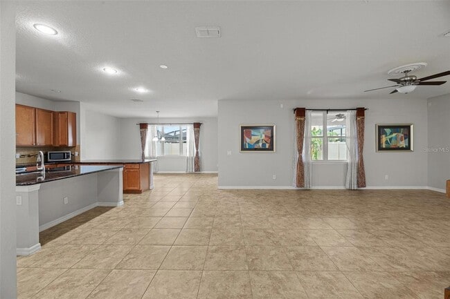 Building Photo - 6041 Town Center Blvd