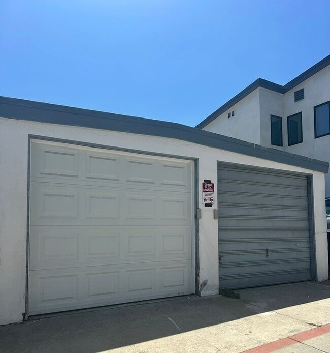 Building Photo - 429 28th St