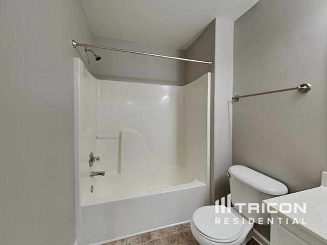 Building Photo - 1216 Chapmans Retreat Dr