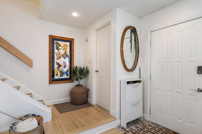 Building Photo - 614 N Hough St