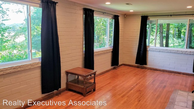 Building Photo - 3 br, 2 bath House - 3421 Maloney Road