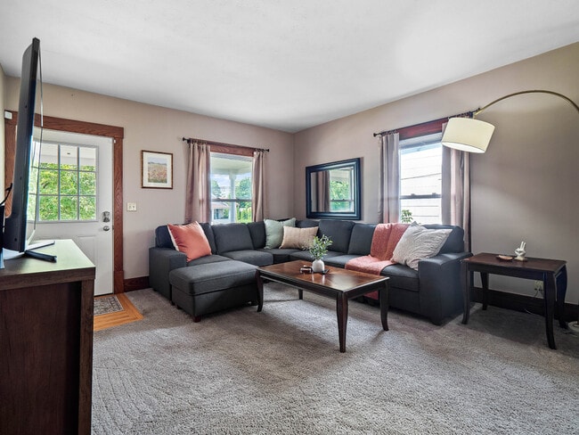 Primary Photo - 679 Washington St