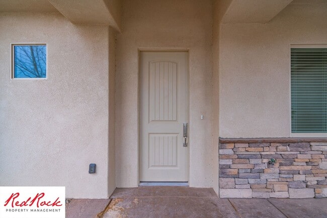 Building Photo - Pet Friendly 4 Bedroom Little Valley Home ...