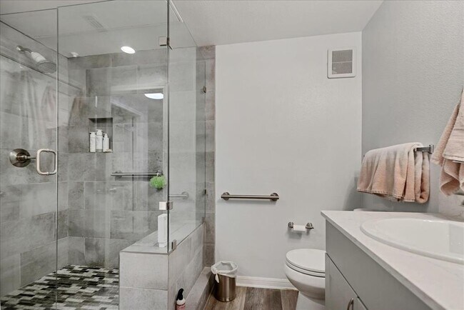 Building Photo - 2320 Gracy Farms Ln