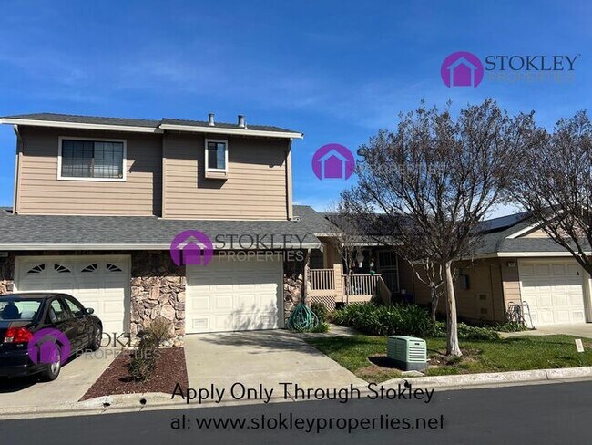 Building Photo - 523 Bustos Pl