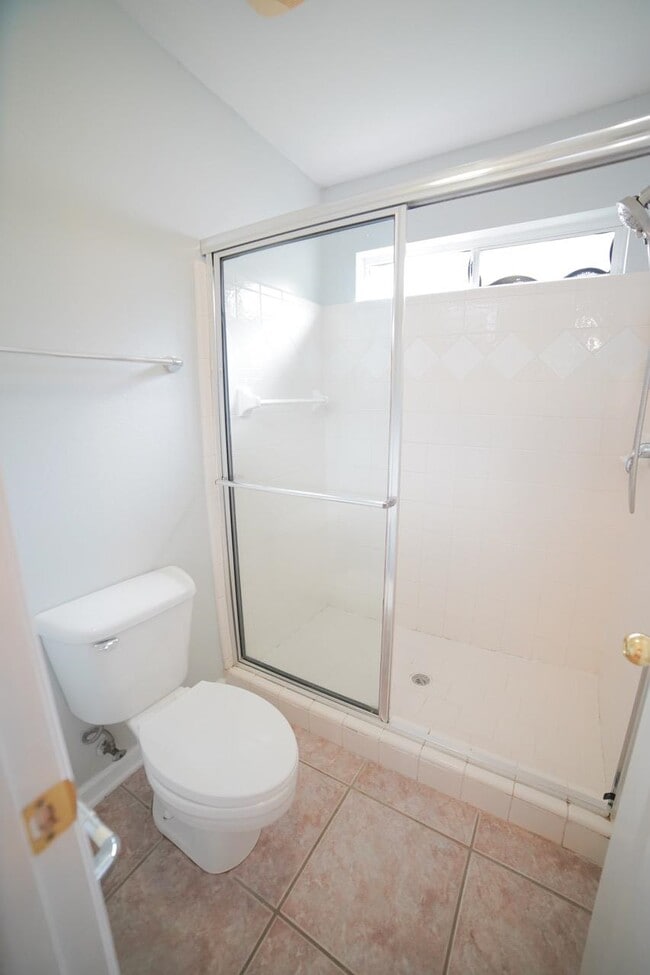Building Photo - 1060 Kingdom Dr