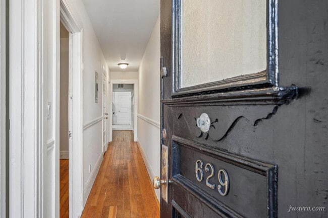 Building Photo - 629 Capp St