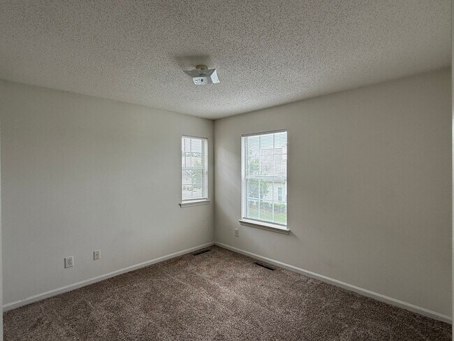Building Photo - Condo Townhouse in Castleton Camden Village