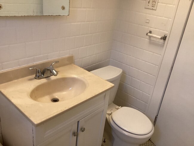 Building Photo - 5550 N 35th St