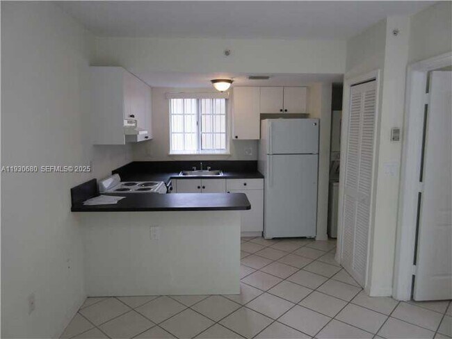 Building Photo - 3090 Bird Ave