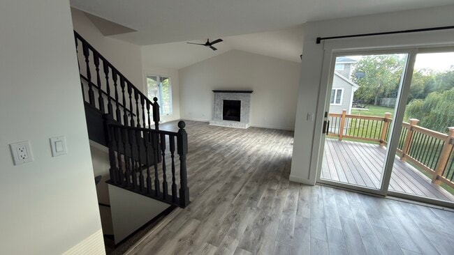 Building Photo - 2057 Eastcastle Dr SE