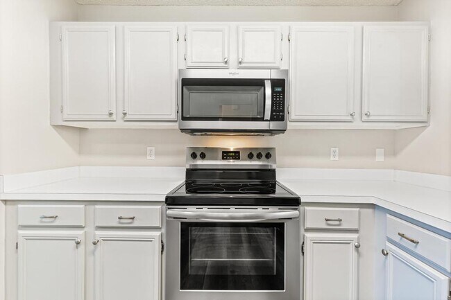 Building Photo - Charming Waterfront Home in Southside