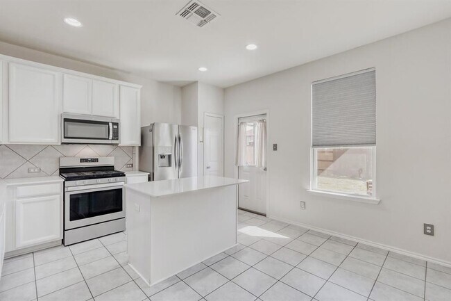 Building Photo - 183 Eves Necklace Dr.