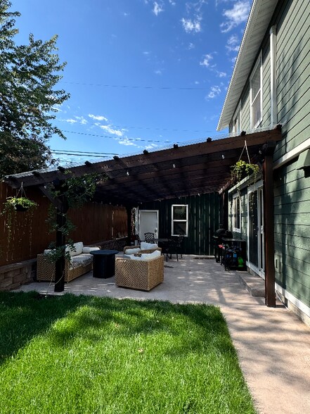 Building Photo - 417 East E Street