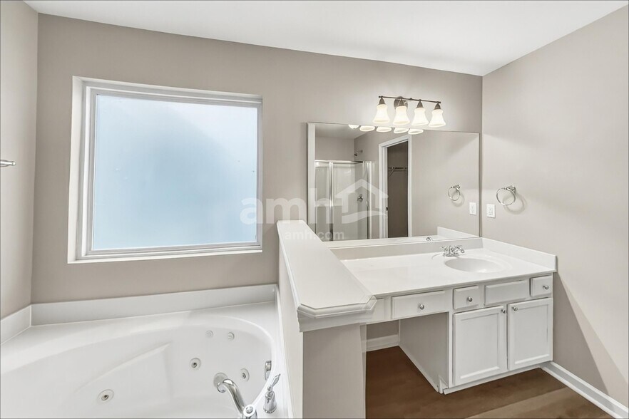 Building Photo - 1808 Bunting Way Dr