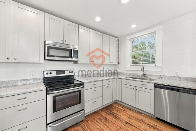 Building Photo - 135 1/2 Wentworth Street