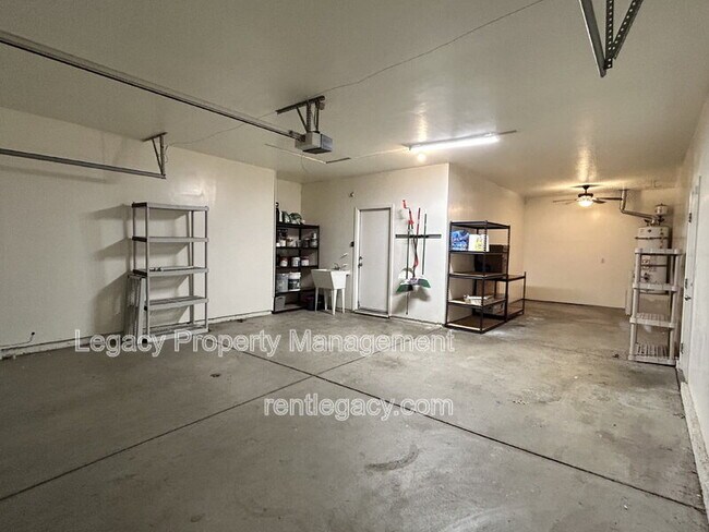 Building Photo - 523 Cascade Dr