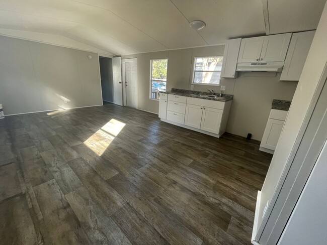 Building Photo - Cozy Charm Awaits in this Quaint 2 Bedroom Mobile Home!